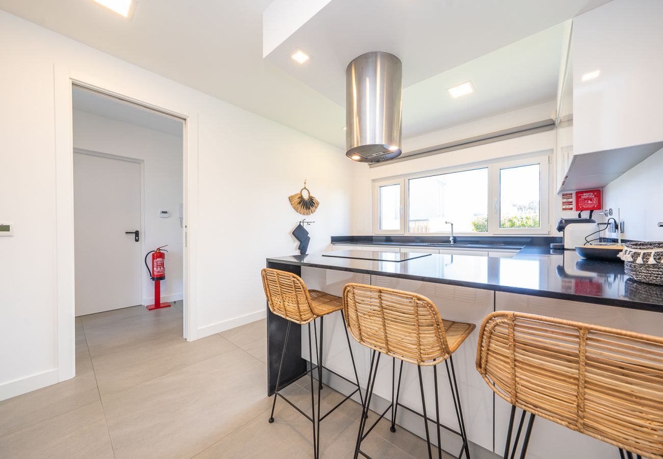 Villa/Dettached house in Charneca de Caparica - Casa Nina - Villa avec piscine chauffée