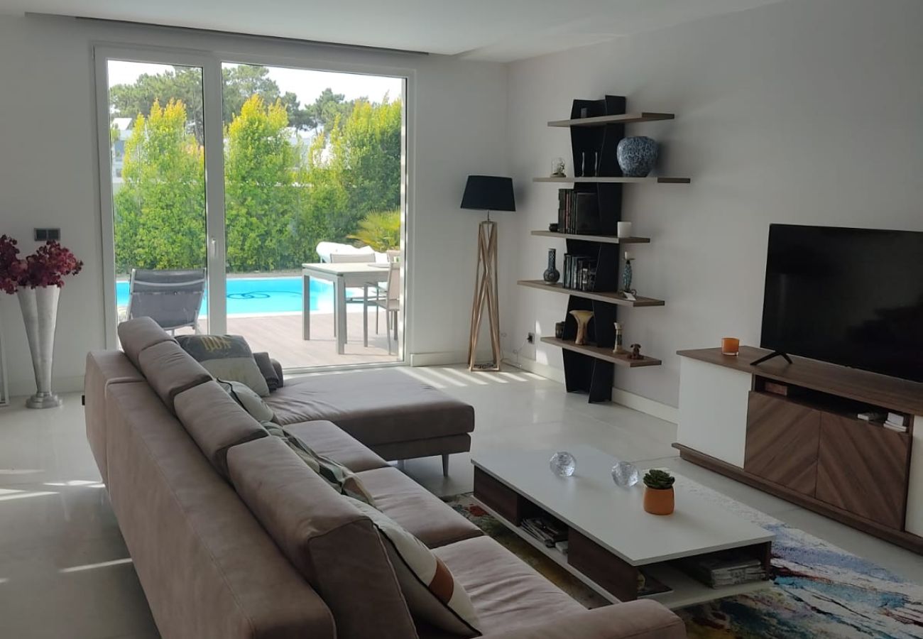 Maison mitoyenne à Aroeira - Casa Chris