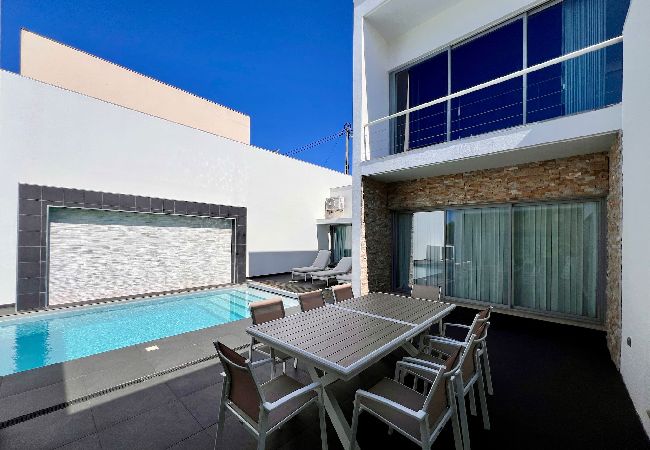 Villa em Azeitão - Da Serra Guest House / Serra da Arrábida Villa em Azeitão - Da Serra Guest House / Serra da Arrábida