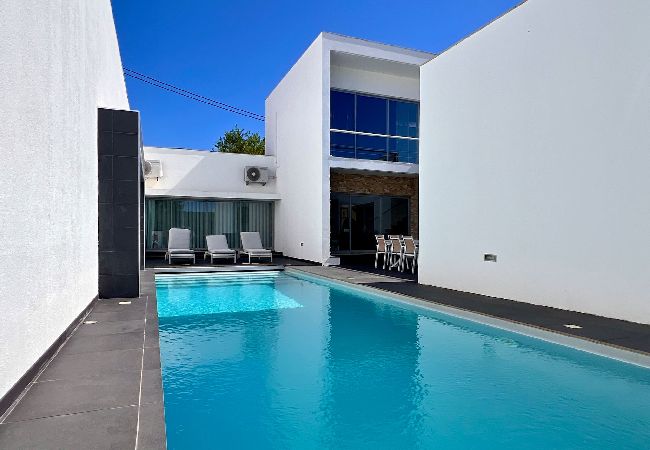 Villa em Azeitão - Da Serra Guest House / Serra da Arrábida Villa em Azeitão - Da Serra Guest House / Serra da Arrábida