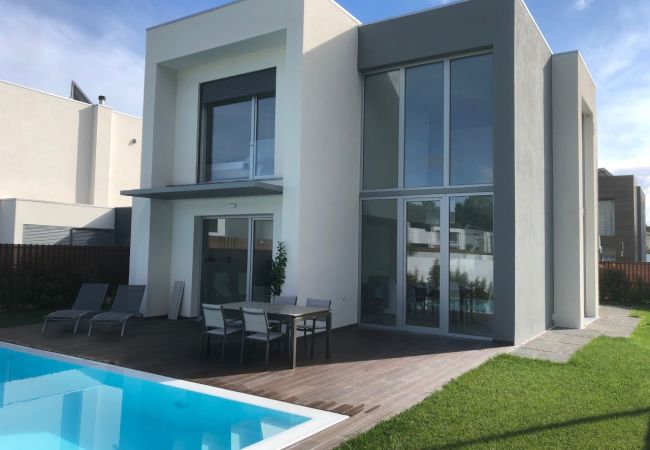 Casa geminada em Aroeira - Casa Chris