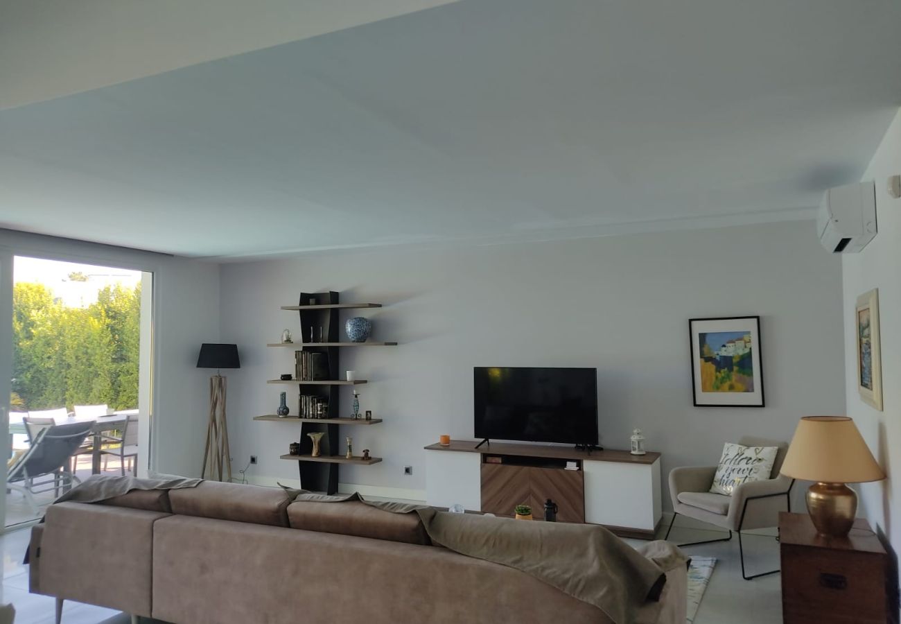 Casa geminada em Aroeira - Casa Chris